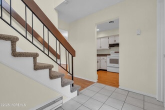 30 Berkshire Ct in Red Bank, NJ - Building Photo - Building Photo