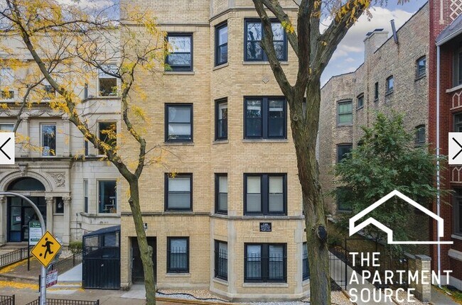 648.5 W Roscoe St, Unit 1 in Chicago, IL - Foto de edificio - Building Photo