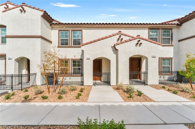 property at 913 Rosy Starling St