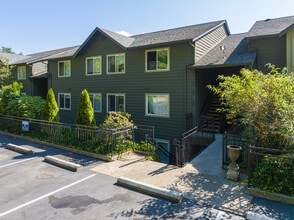 Bayview West Apartments in Bremerton, WA - Building Photo - Building Photo