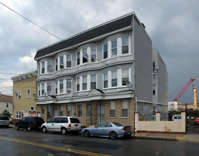 98-100 Chapel St in Newark, NJ - Foto de edificio - Building Photo