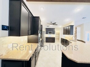 3015 Tall Pine Dr in Safety Harbor, FL - Building Photo - Building Photo