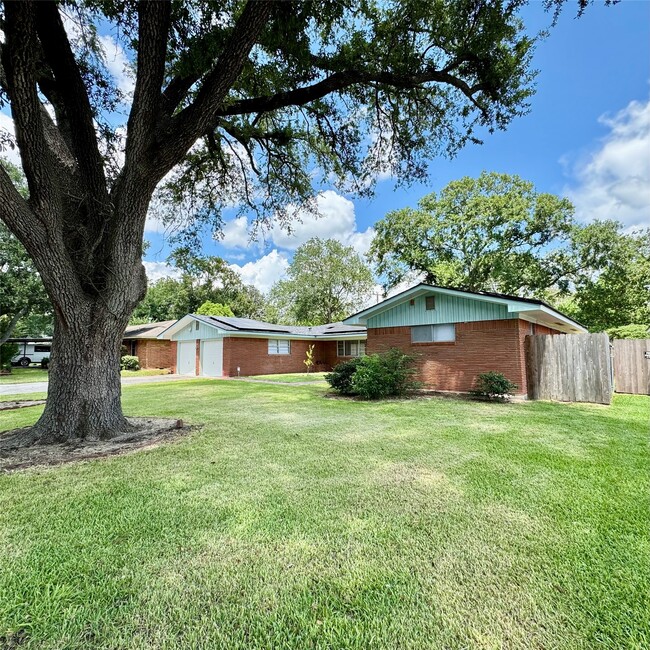 property at 1701 Gillette St