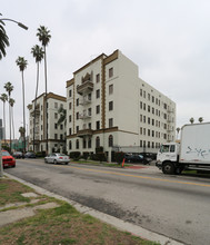 The Oliver Cromwell in Los Angeles, CA - Building Photo - Building Photo