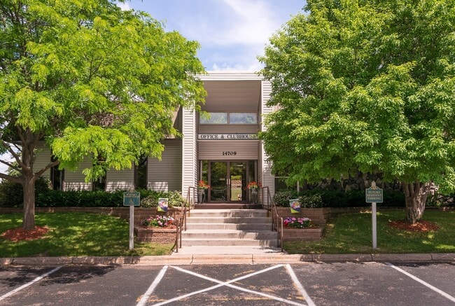 Rambush Estates in Burnsville, MN - Foto de edificio - Building Photo