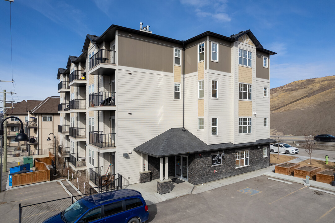 213 Mountain St in Cochrane, AB - Building Photo