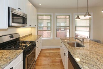 525 W Cornelia in Chicago, IL - Building Photo - Building Photo