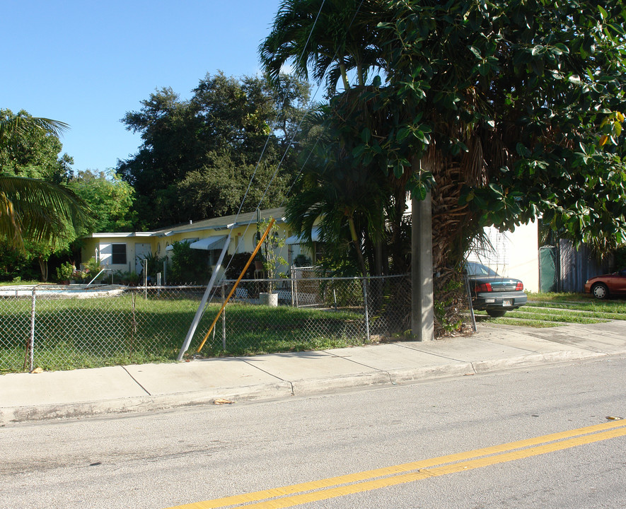 431 NE 64th St in Miami, FL - Foto de edificio