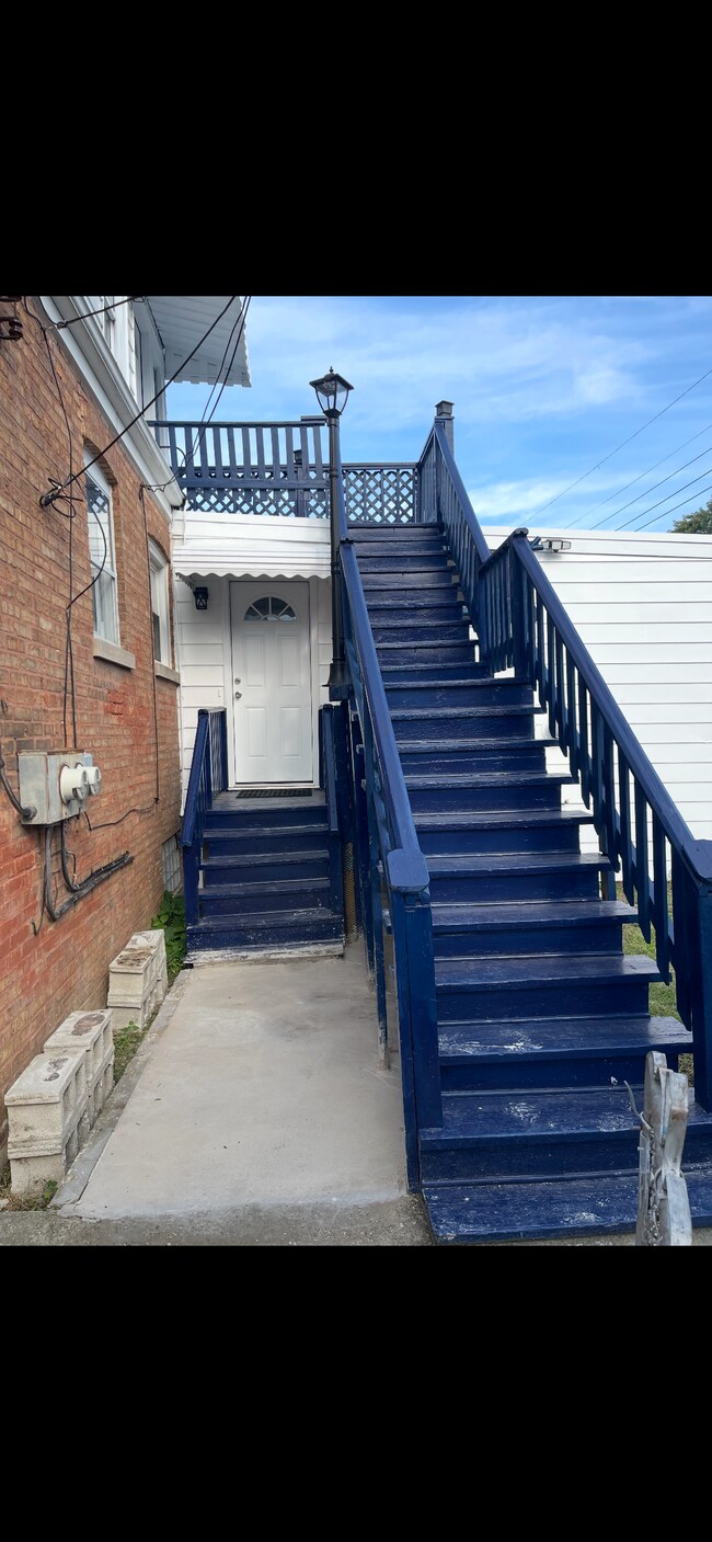 3345 N Oleander Ave, Unit #2nd floor in Chicago, IL - Foto de edificio - Building Photo