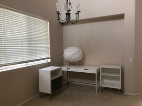 1402 Abernathy Dr in Riverside, CA - Foto de edificio - Building Photo