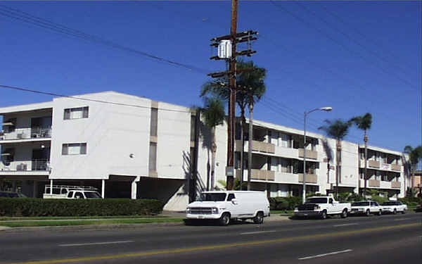 6131 Coldwater Canyon Ave in North Hollywood, CA - Building Photo - Building Photo