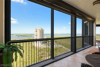 4875 Pelican Colony Blvd in Bonita Springs, FL - Foto de edificio - Building Photo