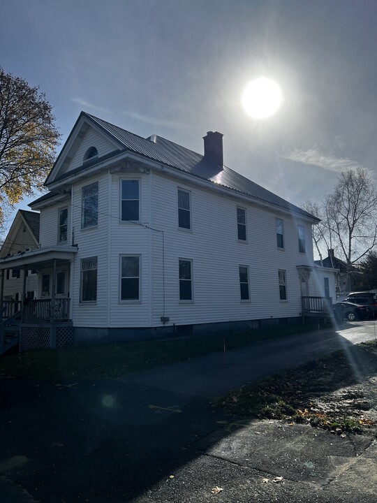 7 Pier St, Unit 7 in Bangor, ME - Foto de edificio