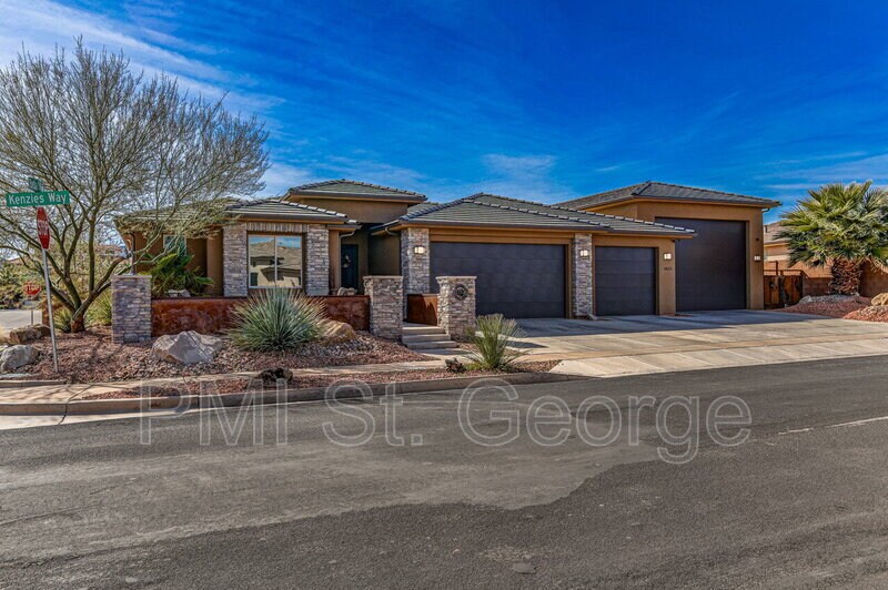 2823 Kenzies Way in Santa Clara, UT - Building Photo