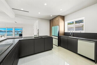 1101 S Shore Dr in Miami Beach, FL - Building Photo - Building Photo