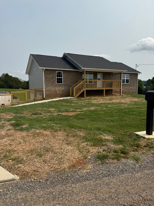 878 Forgety Rd in Jefferson City, TN - Building Photo
