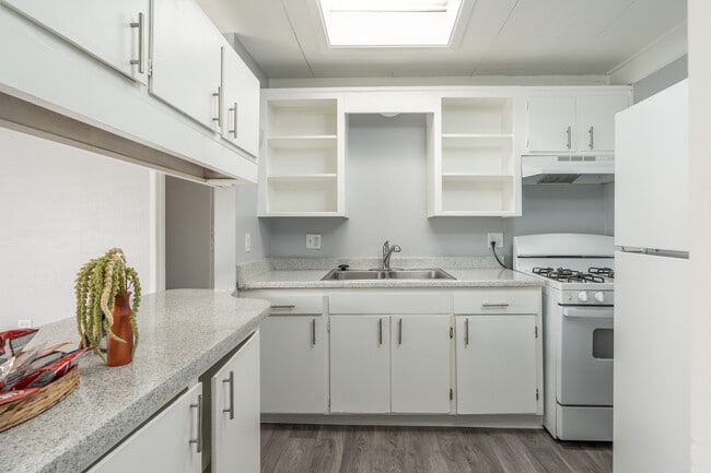 Desert Fountains at Palm Desert in Palm Desert, CA - Building Photo - Interior Photo