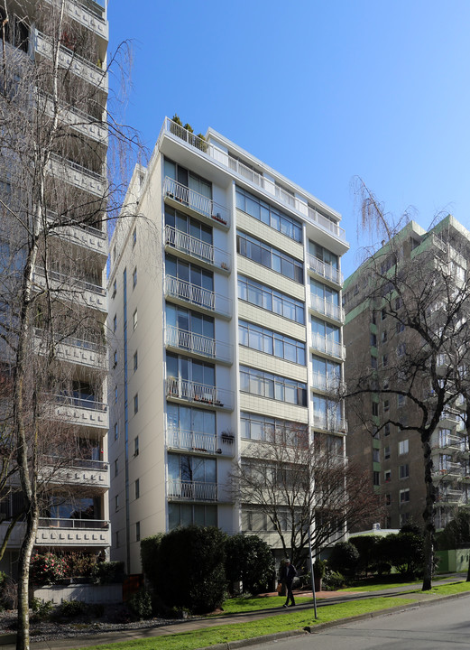 Edgemont Apartments in Vancouver, BC - Building Photo