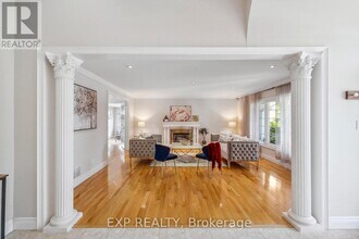 1572 Knareswood Dr in Mississauga, ON - Building Photo - Building Photo