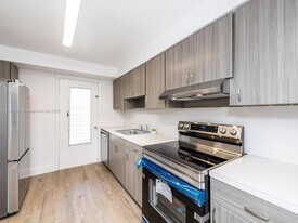 2005 Sans Souci Blvd in North Miami, FL - Building Photo