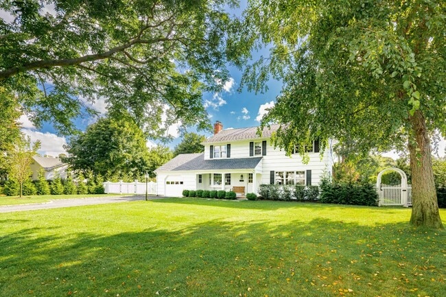 property at 18 S Rosko Dr