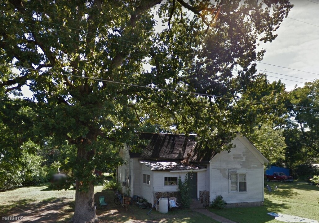 913 S Elm St Photo