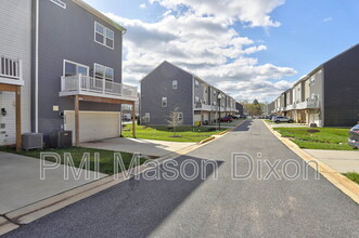 2030 Hinshaw Dr in Odenton, MD - Foto de edificio - Building Photo