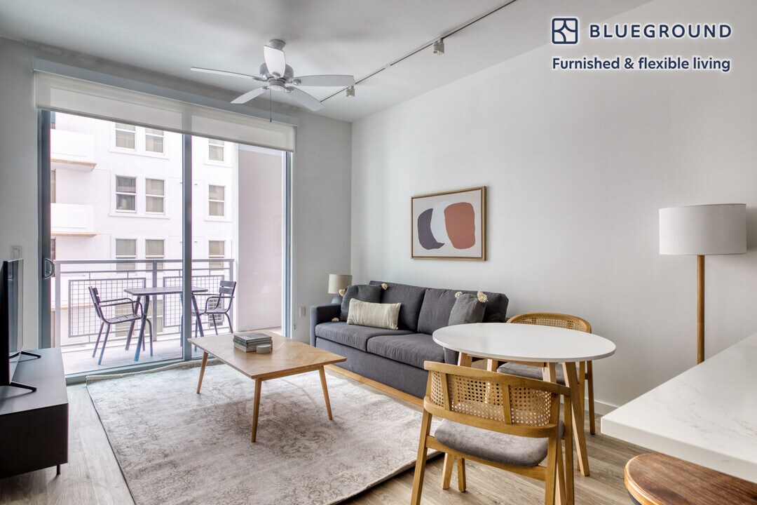 4131 Laguna St, Unit FL5-ID54 in Coral Gables, FL - Building Photo