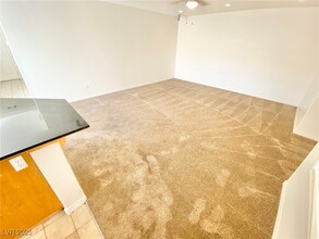 7320 Laburnum St in Las Vegas, NV - Building Photo - Building Photo