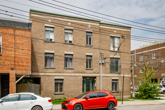 4255 Saint-Ambroise Rue in Montréal, QC - Building Photo - Building Photo