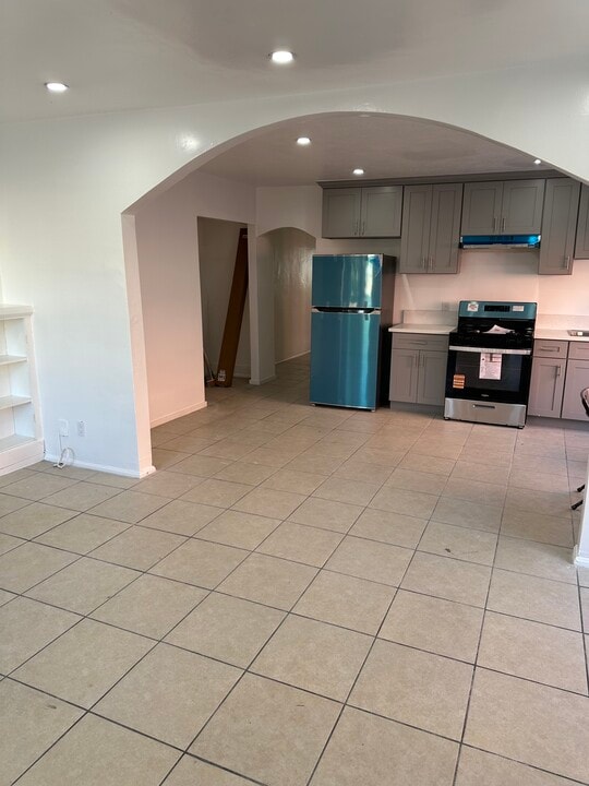 6321 Miles Ave in Huntington Park, CA - Building Photo