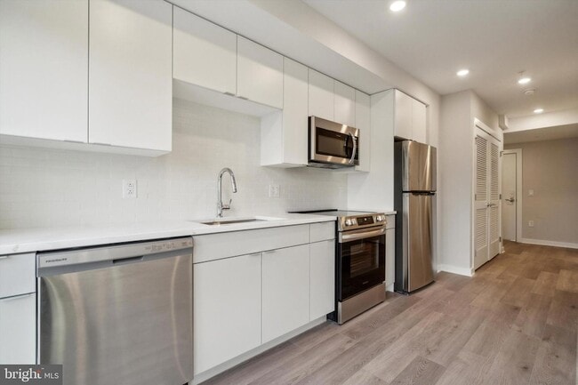 3449 Scotts Ln, Unit A404 in Philadelphia, PA - Building Photo - Building Photo
