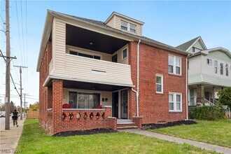 3740 E 151st St in Cleveland, OH - Building Photo - Building Photo