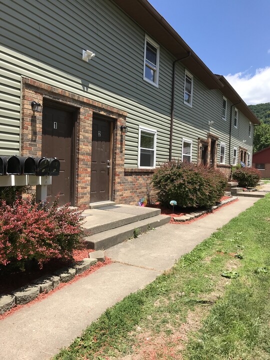 8718 Maryland Ave, Unit 2 in Marmet, WV - Building Photo