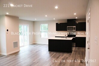 221 Thicket Dr in Lynchburg, VA - Building Photo - Building Photo