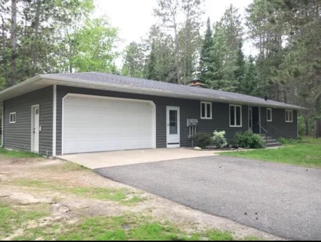 property at 4111 Woodberry Dr SE