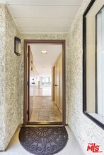 1900 Vine St-Unit -104 in Los Angeles, CA - Building Photo - Building Photo