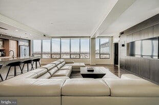 675 President St in Baltimore, MD - Building Photo