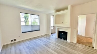 260 Caldecott Ln in Oakland, CA - Building Photo - Building Photo