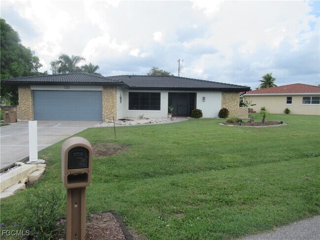 127 SE 42nd St in Cape Coral, FL - Building Photo - Building Photo