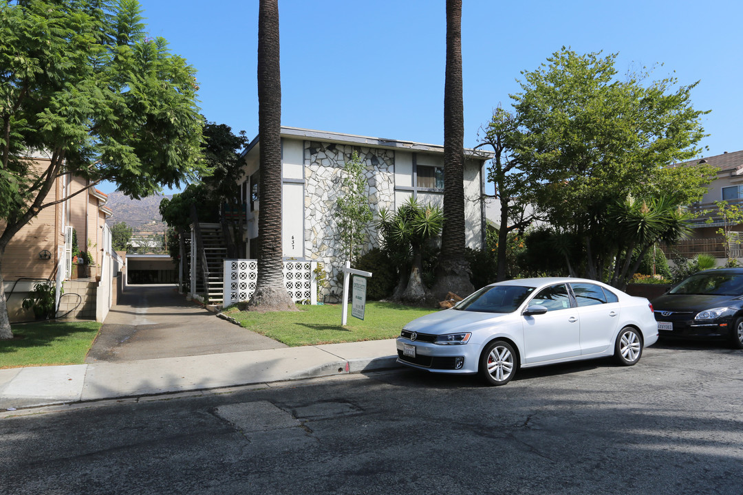 437 Palm Dr in Glendale, CA - Foto de edificio