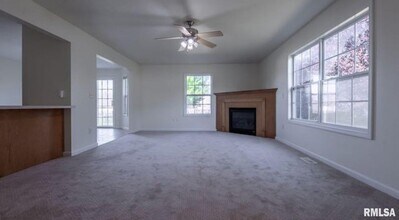 1611 W Geneva Rd in Peoria, IL - Building Photo - Building Photo