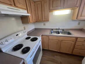 8328 Comanche Rd NE-Unit -Apt 12 in Albuquerque, NM - Building Photo - Building Photo