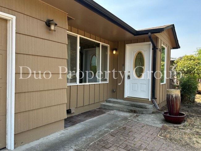 1120 W 26th Ave in Eugene, OR - Building Photo - Building Photo