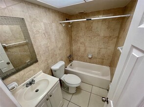 11625 Canal Dr in Miami, FL - Building Photo - Building Photo