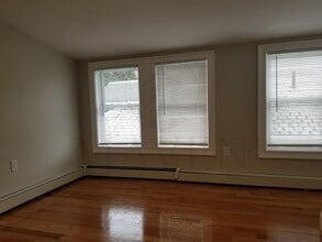 35 Whitfield Rd, Unit 3 in Somerville, MA - Building Photo - Building Photo