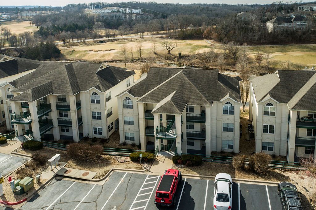 351 Wildwood Dr S in Branson, MO - Building Photo