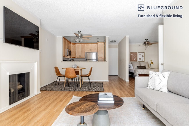 7600 Manchester Ave in Los Angeles, CA - Building Photo - Building Photo