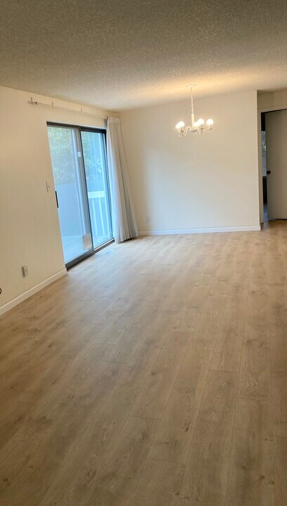 24714-24713 13th Ave S in Des Moines, WA - Building Photo