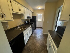 901 Olmstead Dr-Unit -12 in Hinesville, GA - Building Photo - Building Photo